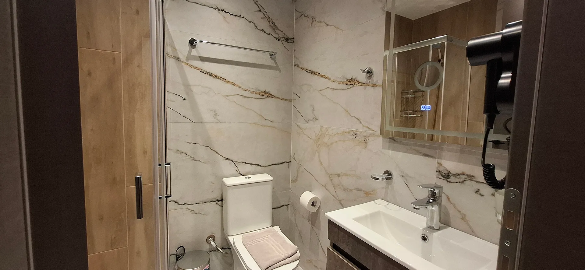 Tiara Holidays - Ilion Apartments -  Deluxe Apartment - bathroom